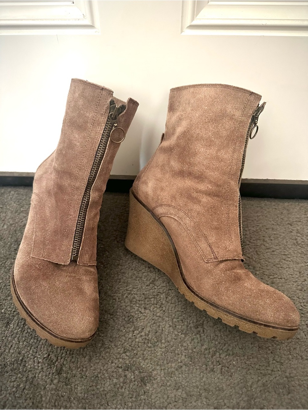 Carvela Kurt Geiger Taupe Suede Front Zip Wedge Ankle Boots Lug Sole 9